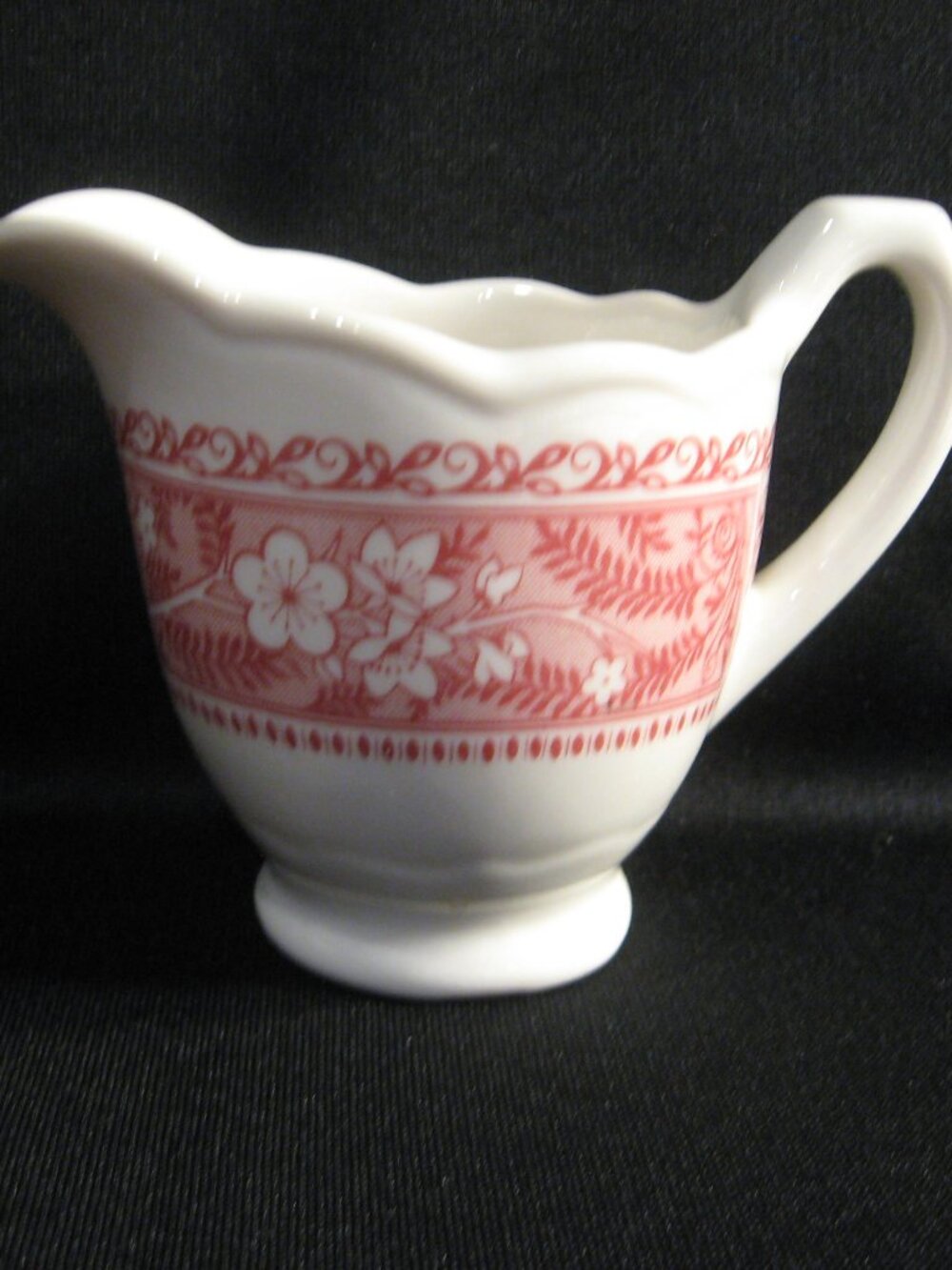 SYRACUSE CHINA STRAWBERRY HILL CREAMER - USA!